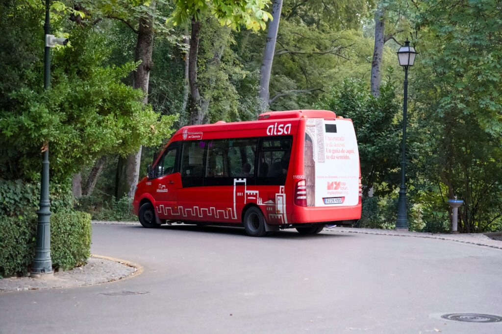 12 persoons busje huren